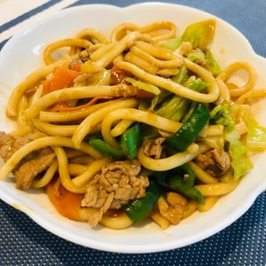 チャーシュー入り焼きうどん